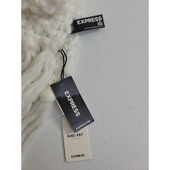 NWT Express White Chunky Hand Knit Fringe Shawl Scarf Women's One Size 100" Long - Picture 6 of 8